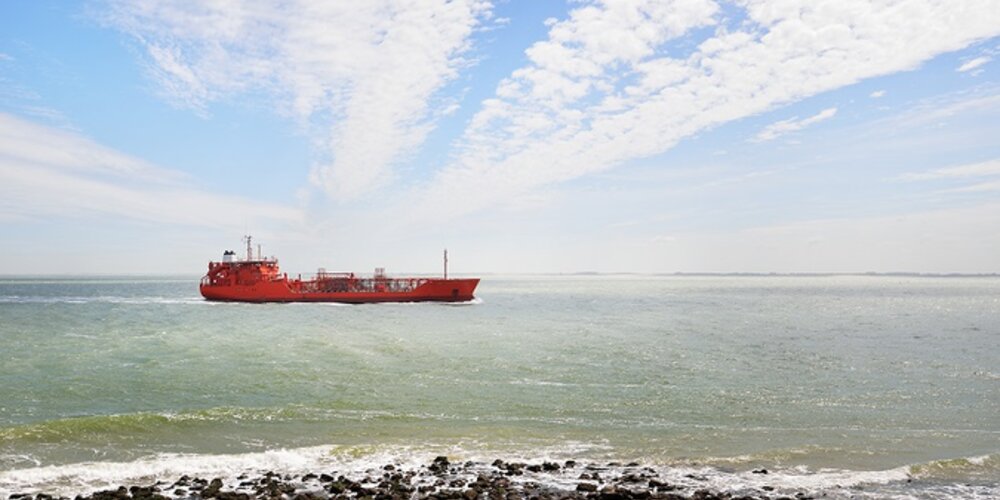 War! (risk premium) - Who is it good for? Absolutely not the broker if they forget to pass on the quote