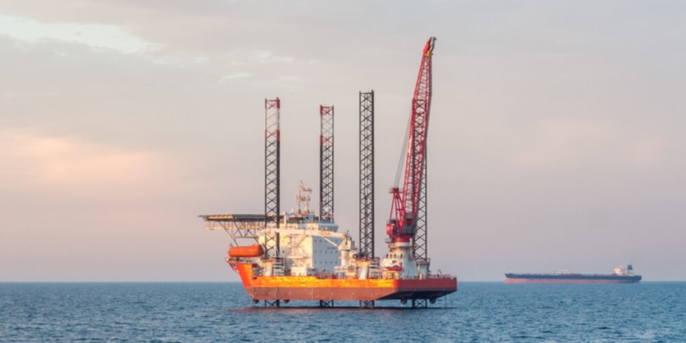 Jack-up barge punches through sandy bottom